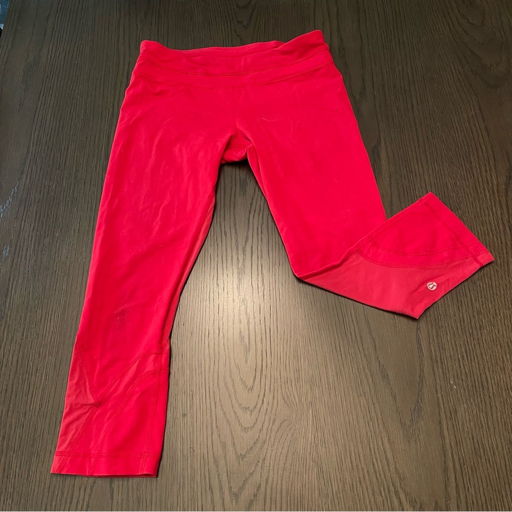 Lululemon red cropped leggings, size 6